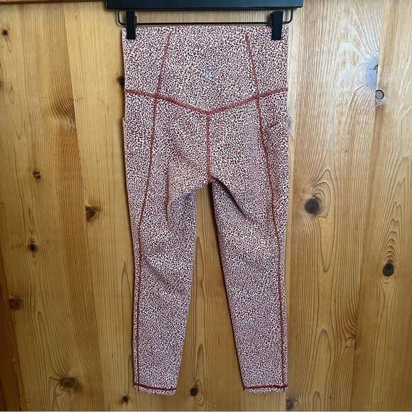 Athleta Rust Cheetah Print Salutation Stash Textured 7/8 Pocket Leggings - Picture 9 of 11